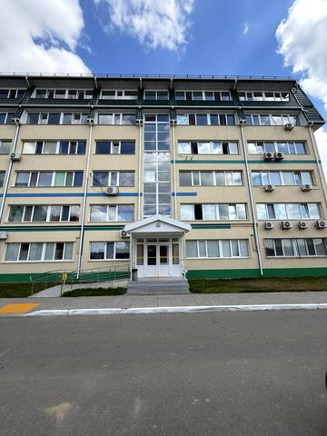 Спортивна вул., 18