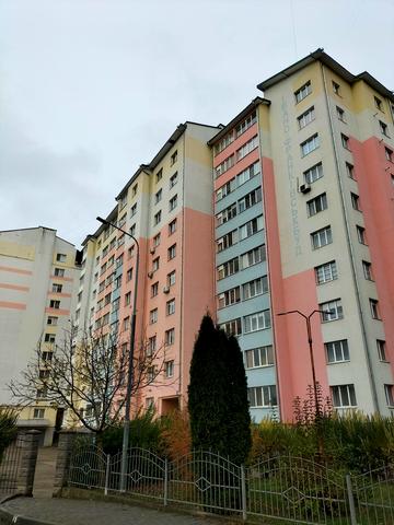 Тролейбусна вул., 32