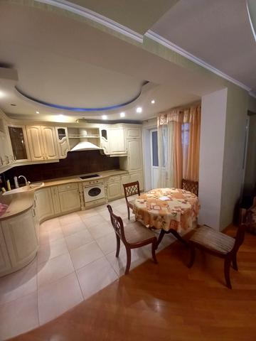 Верховної Ради бульв., 14-Б