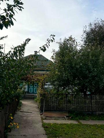 Будинок з великою ділянкою землі