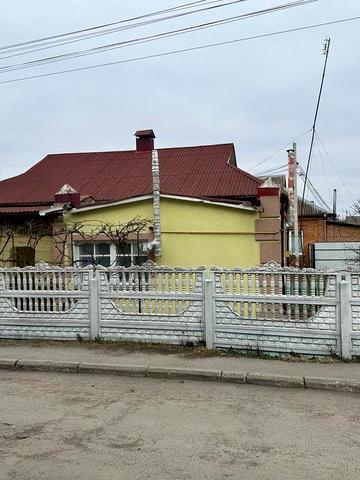 Продаж будинку в центрі міста Деражня