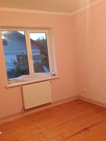 Продається 3- х кімнатна квартира площею 61м. кв.