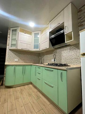 Семафорна вул., 38