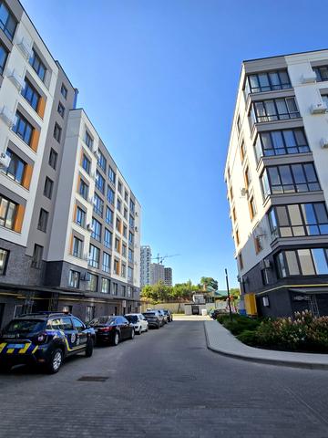 І. Богуна вул., 27а