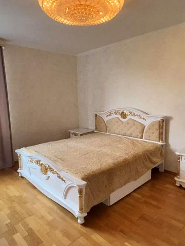 Миколи Ушакова вул., 1-В