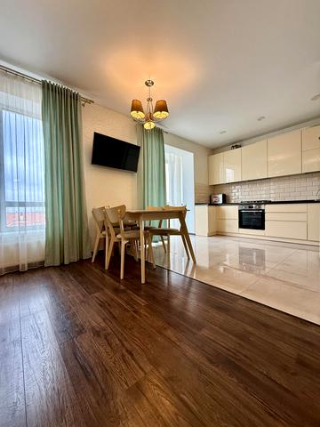 Богдана Хмельницького вул., 11-Б