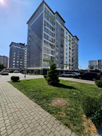 Олександра Довженка вул., 33