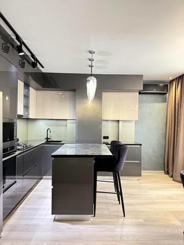 Практична вул., 1