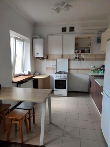 Тернопільська вул., 4