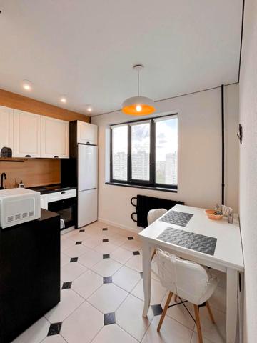 Sweet Home на метро научная