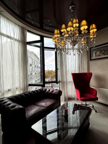 Двоповерхова квартира у Приморському районі