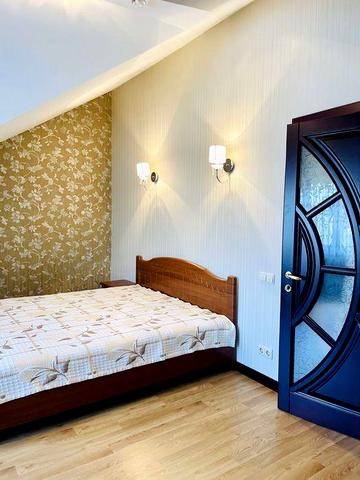 Продаж  3 кімнатної квартири 102 м2  у  м.Вишневе вул. К.Скрябіна 15