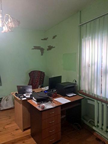 Степана Бандери вул., 8