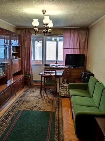 Миру вул., 100