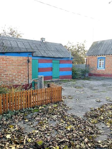 Будинок з господарством в Огульці