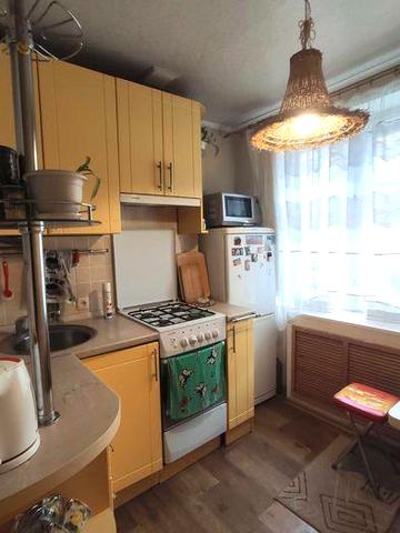 2 квартира-сталінка, 4/5, Центр, метро "Наукова" (сталинка, "Научная")