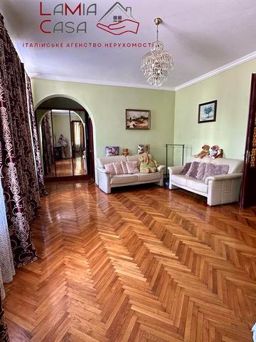 Продаж 3 кімнатноі квартири напроти парку Шевченка