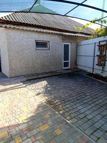 Продам  двухкімнатну квартиру в центрі по вул.Миру.