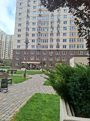 Перлинна вул., 4