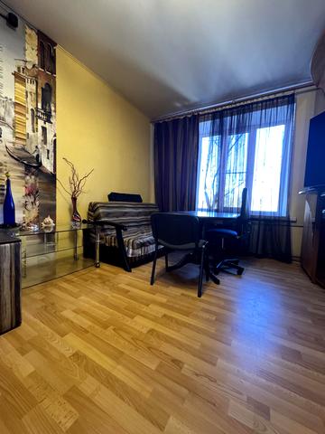 Літературна вул. (Ярослава Галана), 5