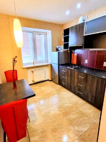 Дюківська вул., 8