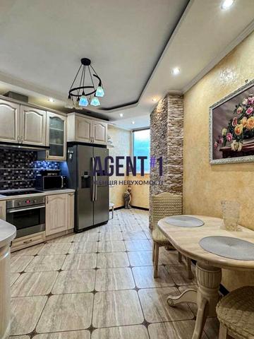 Печерська вул., 2