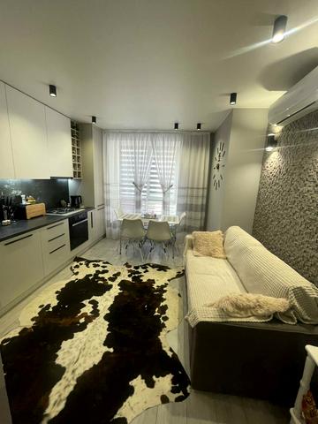 Набережна Перемоги вул., 44