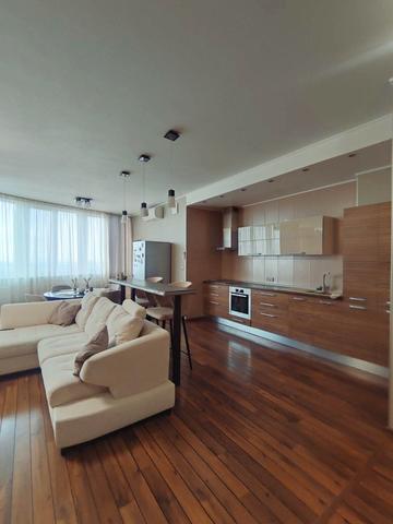 Олімпійська вул., 10б