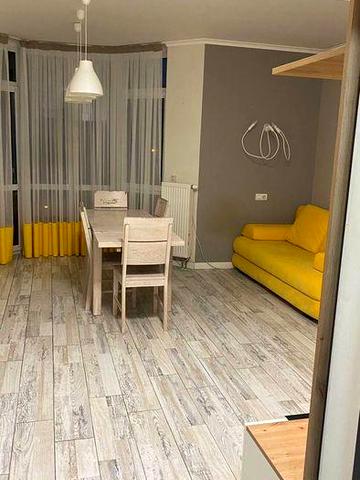 Сдам 1-комн.  квартиру-студио  возле метро с дизайнерским ремонтом