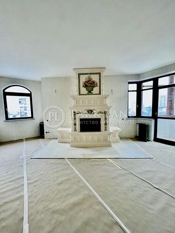 Максима Кривоноса вул., 15