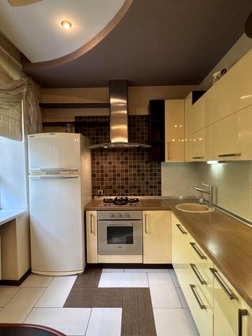 Незалежної України вул. (40 років Радянської України), 82