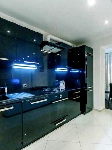 Рибальська вул., 8