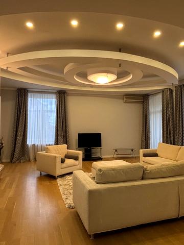 Шовковична вул., 30-А