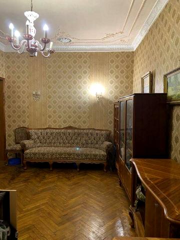 Продам 3 кв. Центр, сталінка, м. Університет