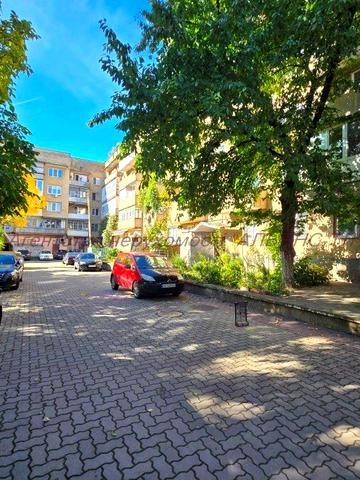 Володимира Лендьєла вул. (Василя Докучаєва), 1