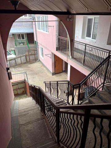 Оренда частини будиночка з гаражем