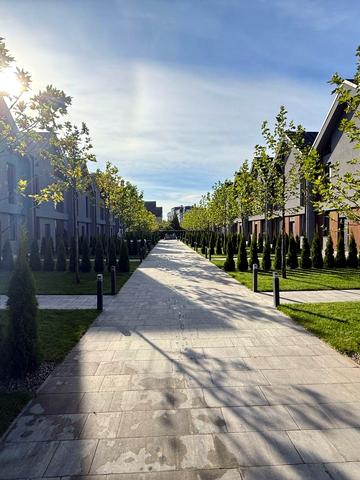 Євгена Патона вул., 15