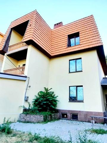 Виконкомівська вул., 56