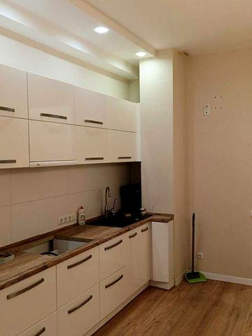 Продам 2х ком.кв. 60 м.кв. 2/4 с автономным отоплением на Благоева.