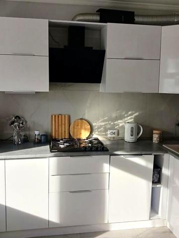 Над Яром вул., 1