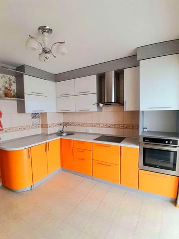 Захисників України вул. (1-го Травня), 19