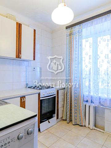 Будівельників вул., 24