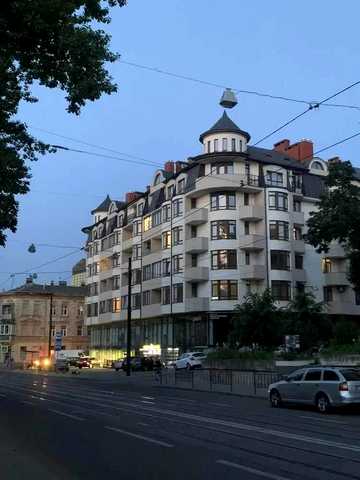 Богдана Хмельницького вул., 76