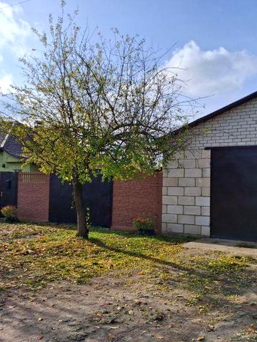 Продаж будинку с ділянкою в ідеальному стані.