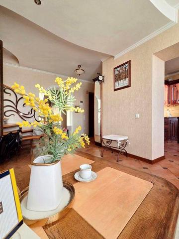 Продається 5км пентхаус на Кутузова(Алмазова), 187,8м.