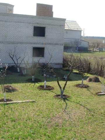 Продам недостроенный дом на 10 сотках земли.