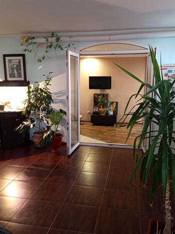 Академіка Сахарова вул., 36