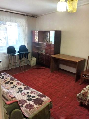 Варненська вул., 8