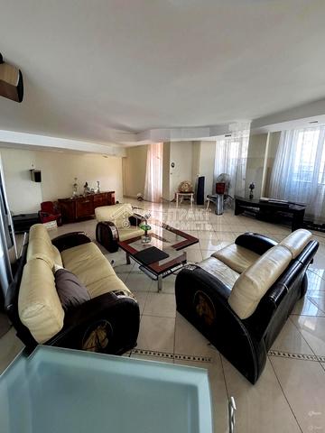 Космічна вул., 12а