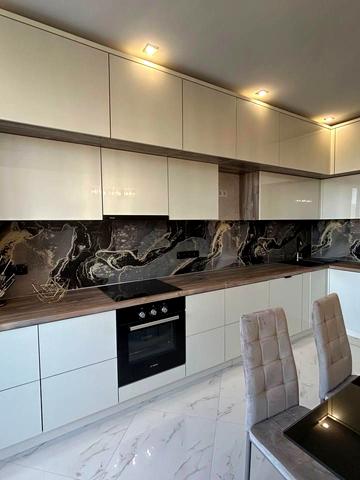 Надрічна вул., 2